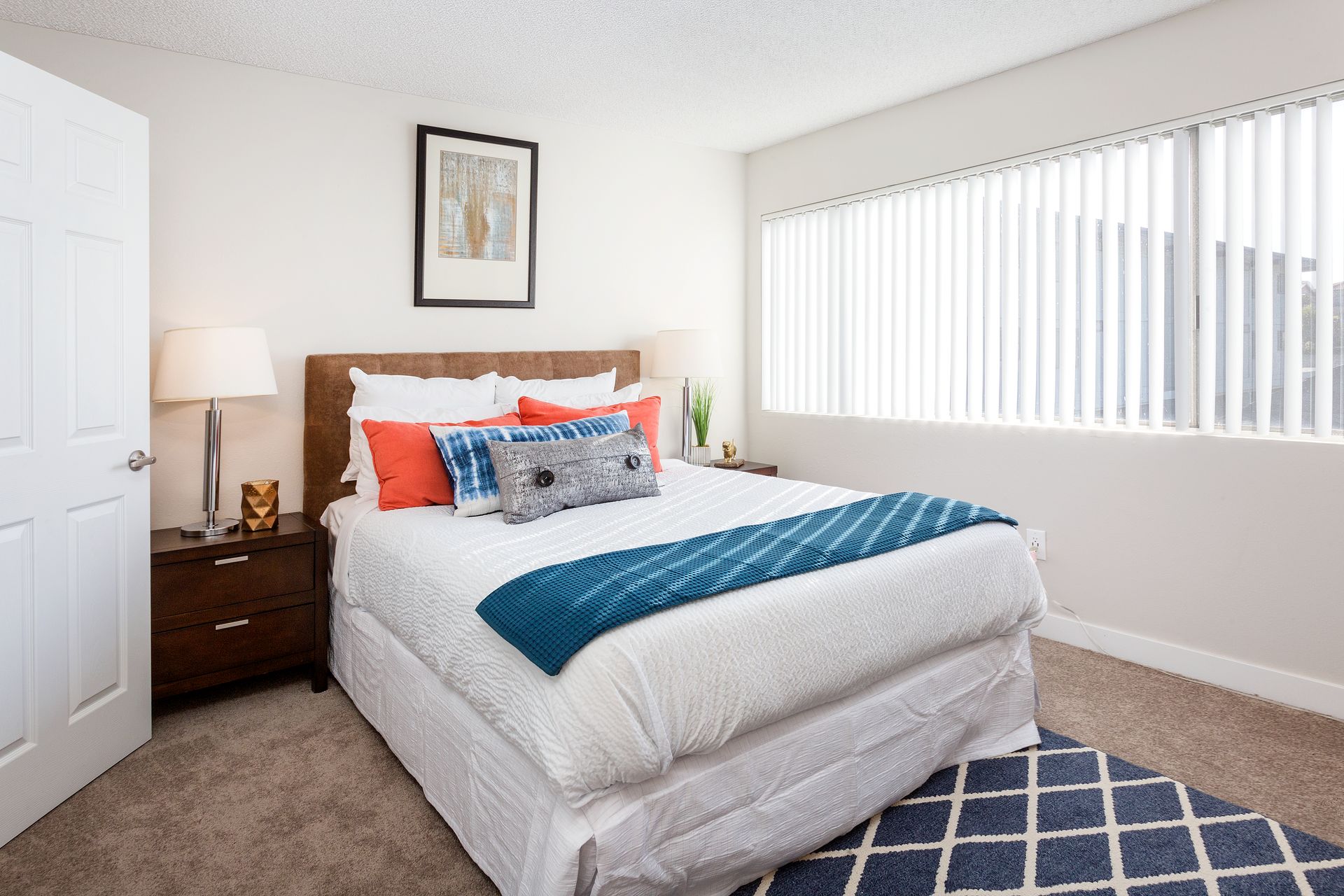 bedroom bed