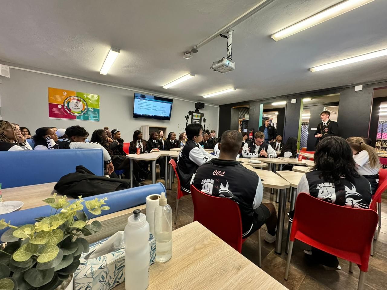 A group of people are sitting at tables in a room.