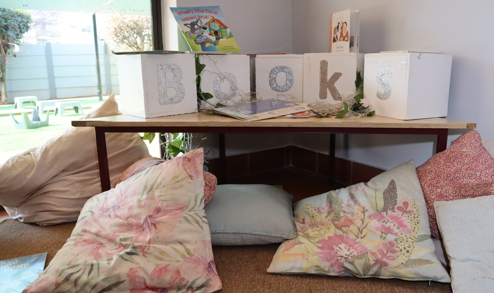 Reading nook: Wooden table with 