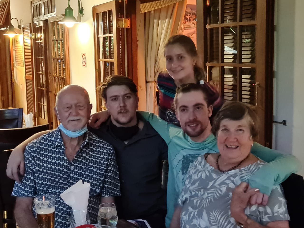 A group of people posing for a picture in a restaurant.