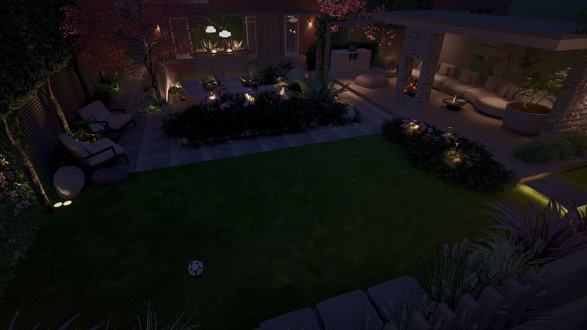 's Nachts verlichte achtertuin met gazon, aangelegde tuin, terras en zitgedeeltes.