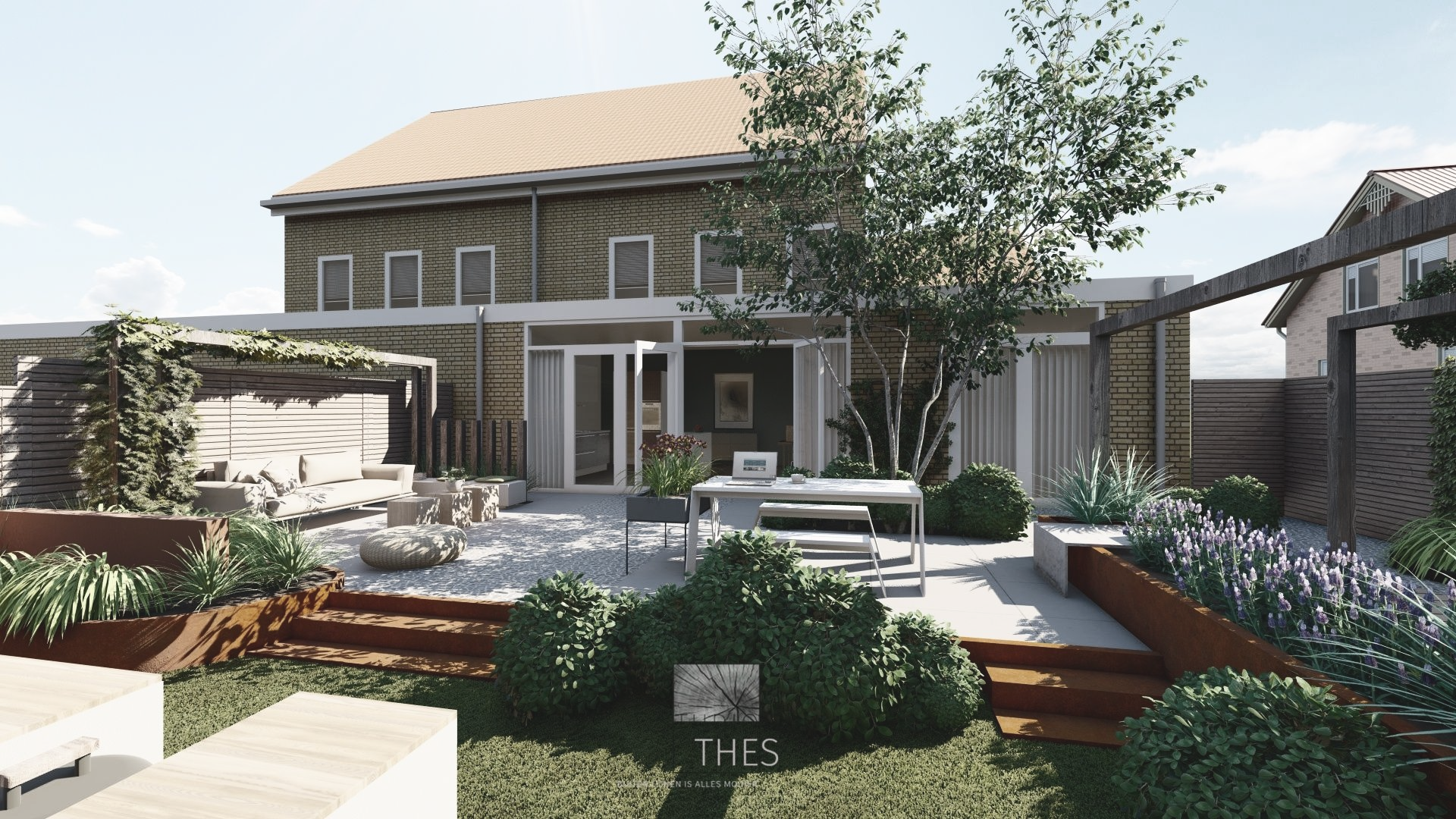 Terras in de achtertuin met modern meubilair, aangelegde tuin en een huis op de achtergrond.