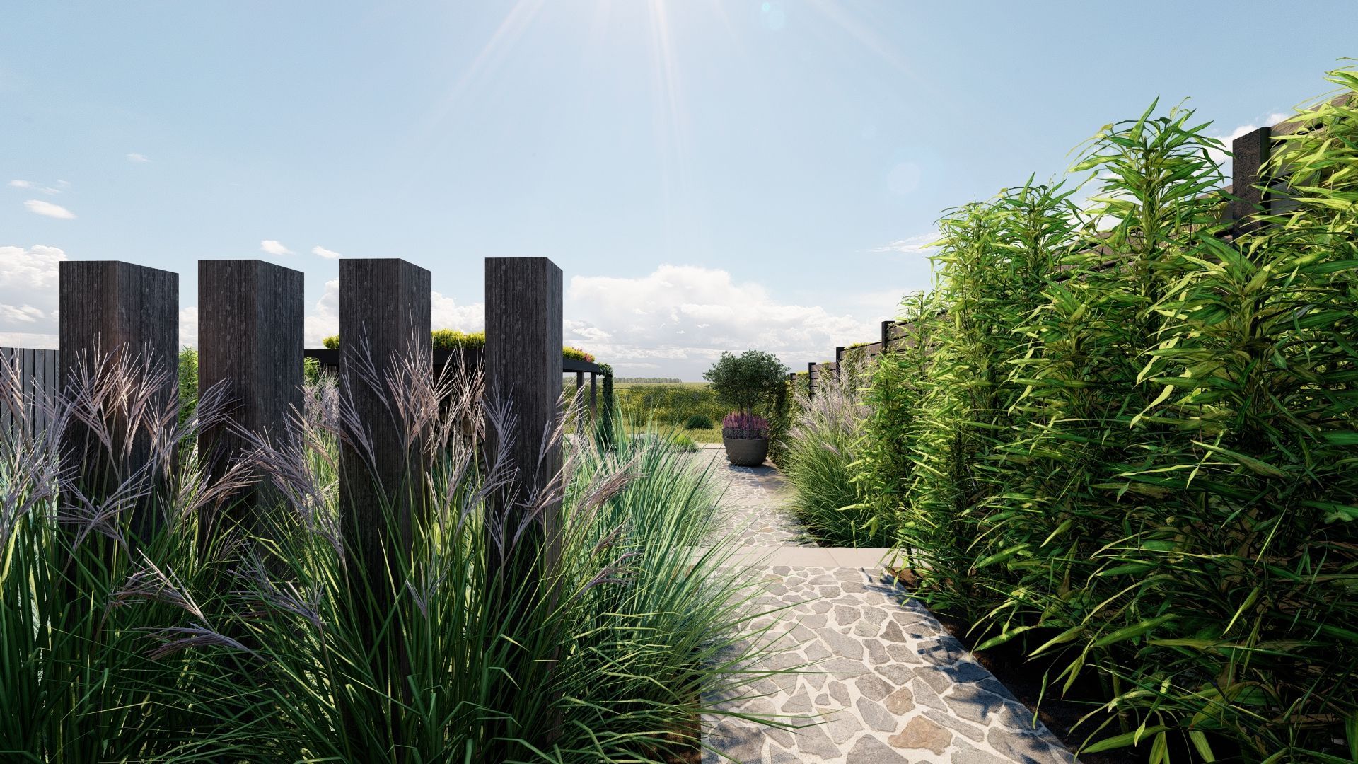 Een stenen pad door een tuin met houten palen, hoog gras en weelderig groen onder een zonnige hemel.