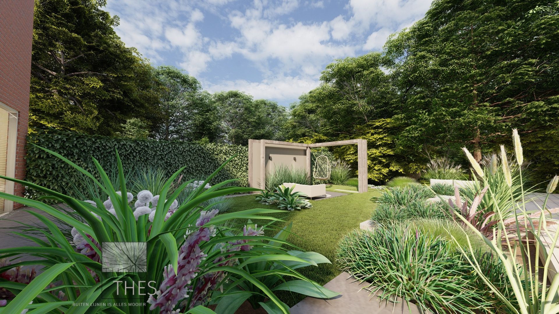 Een weelderige tuin met diverse planten en een klein houten bouwwerkje in het midden, onder een bewolkte hemel.