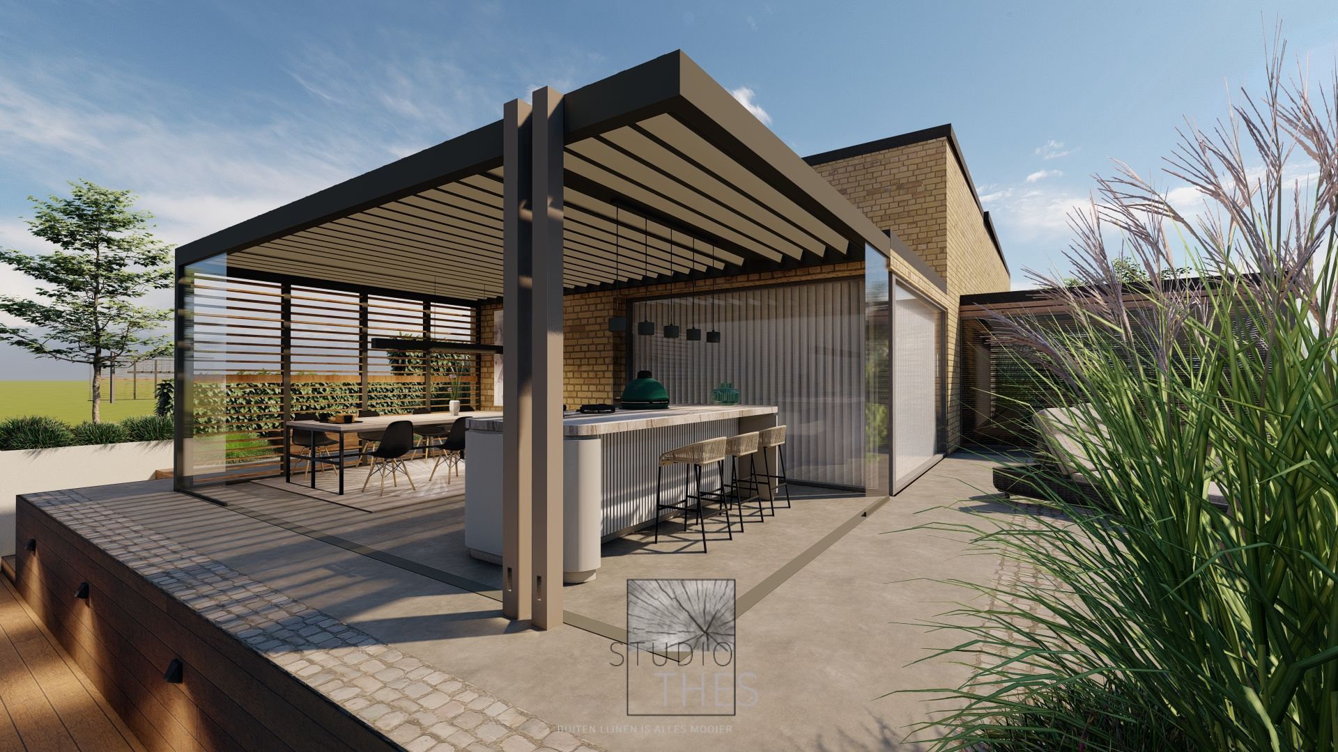 Buitenpatio met pergola, bar, zitgelegenheid en aangelegde tuin onder een blauwe hemel.