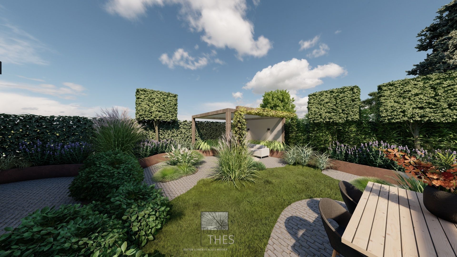 Aangelegde tuin met pergola, hagen en grindpaden onder een blauwe hemel.