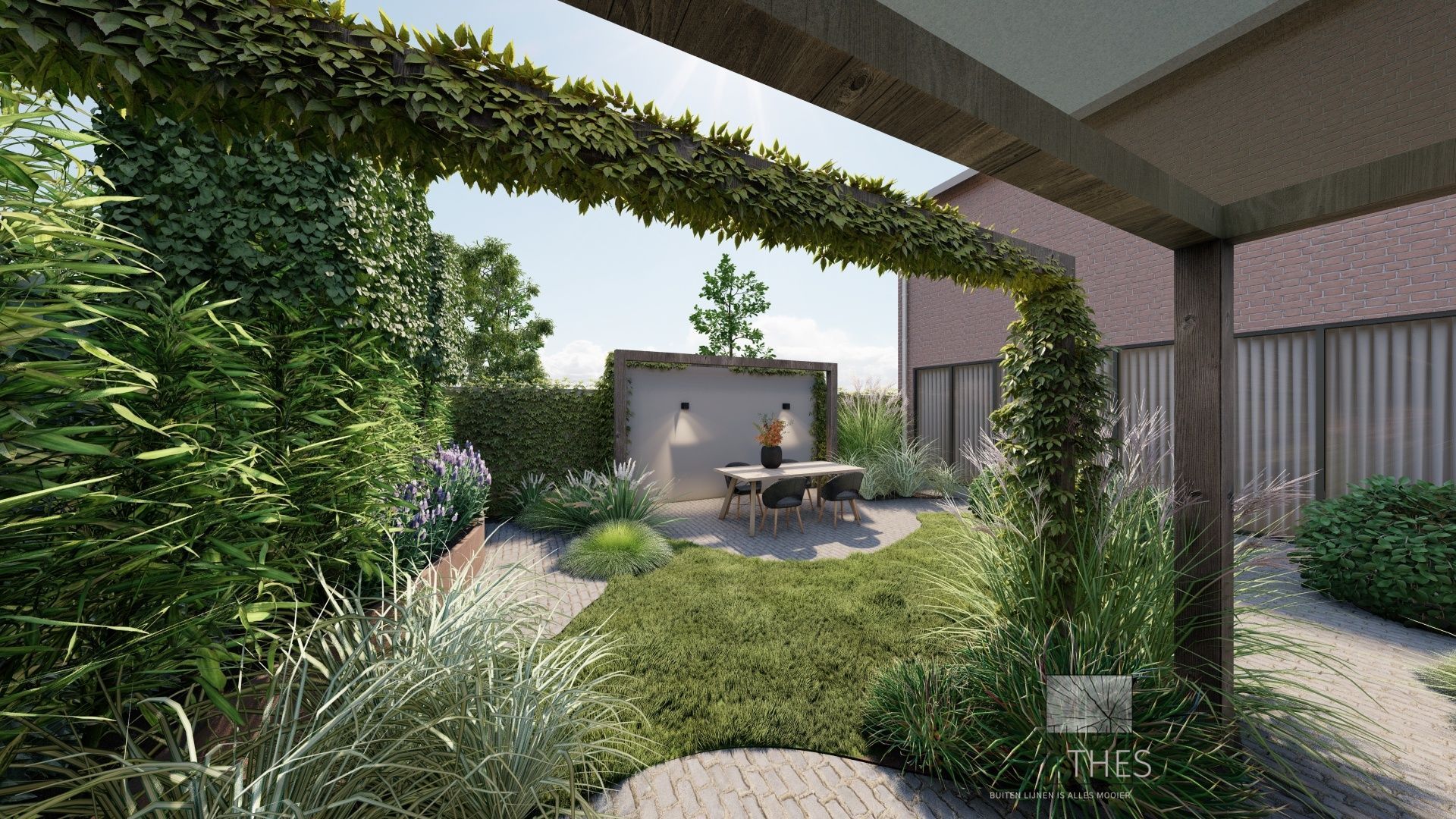Aangelegde tuin met een boogvormig pergola begroeid met groen, die leidt naar een eethoek.
