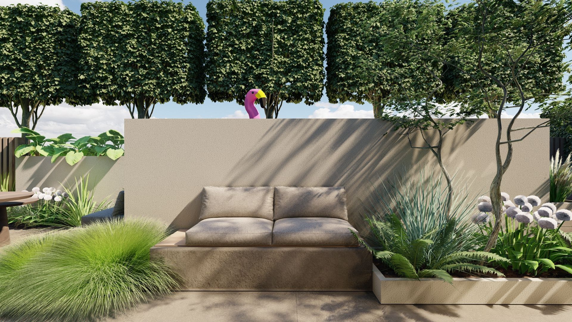 Moderne zithoek in de buitenlucht met groene hagen, beige muren en diverse planten.