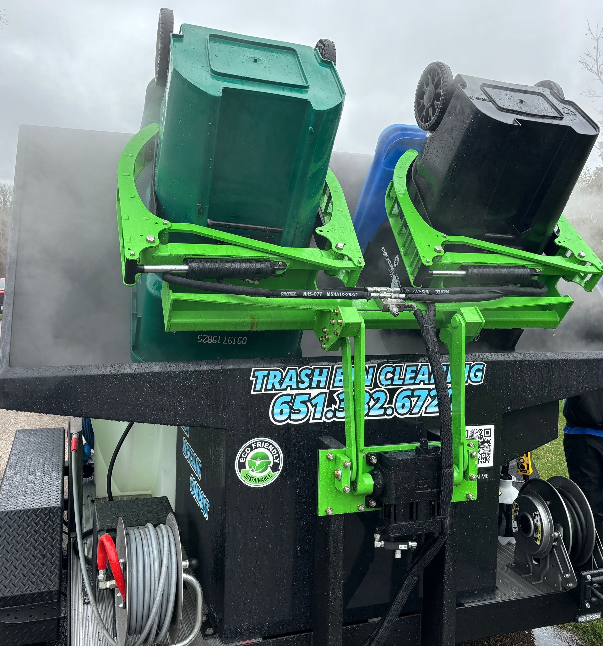 trash bin cleaning truck