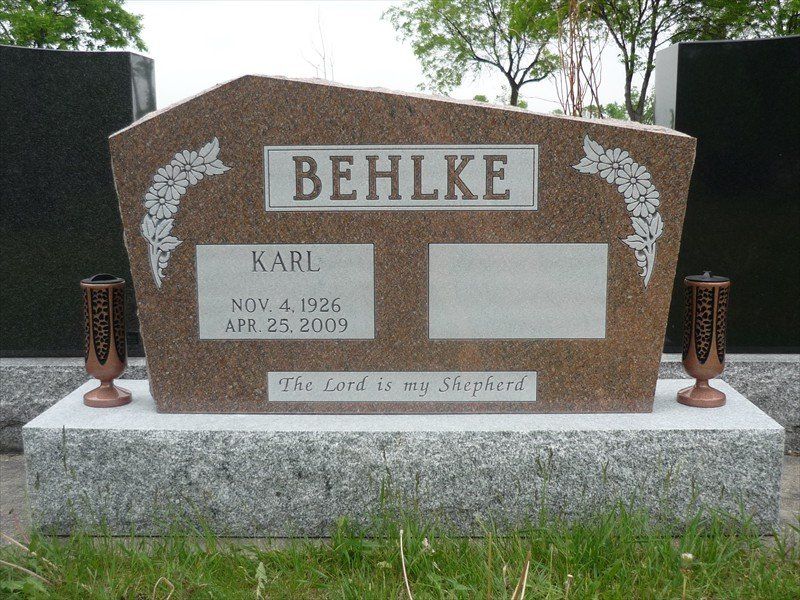 A gravestone with the name behlke on it