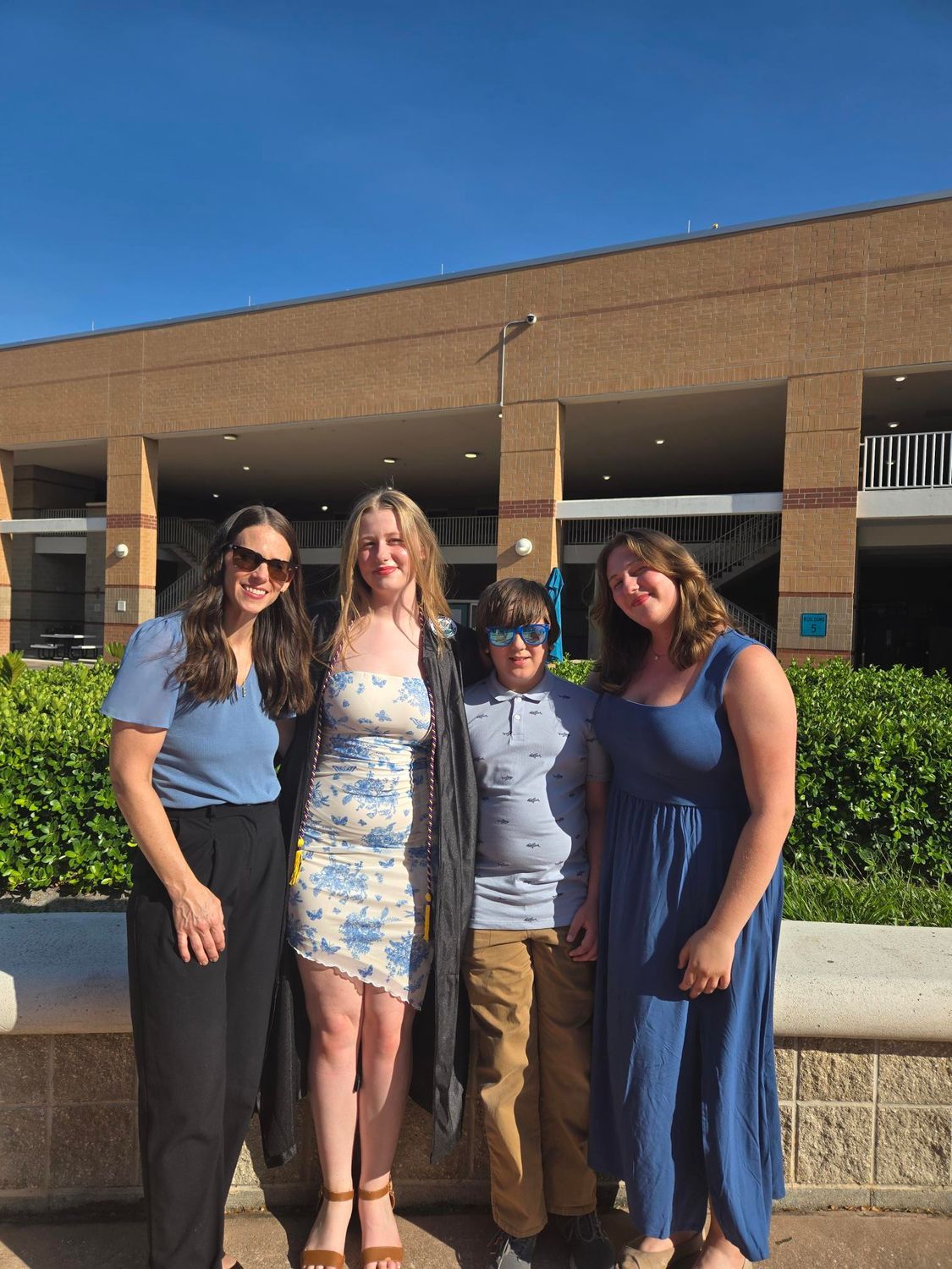 A beautiful outdoor family portrait featuring Ashley Henning and her family.