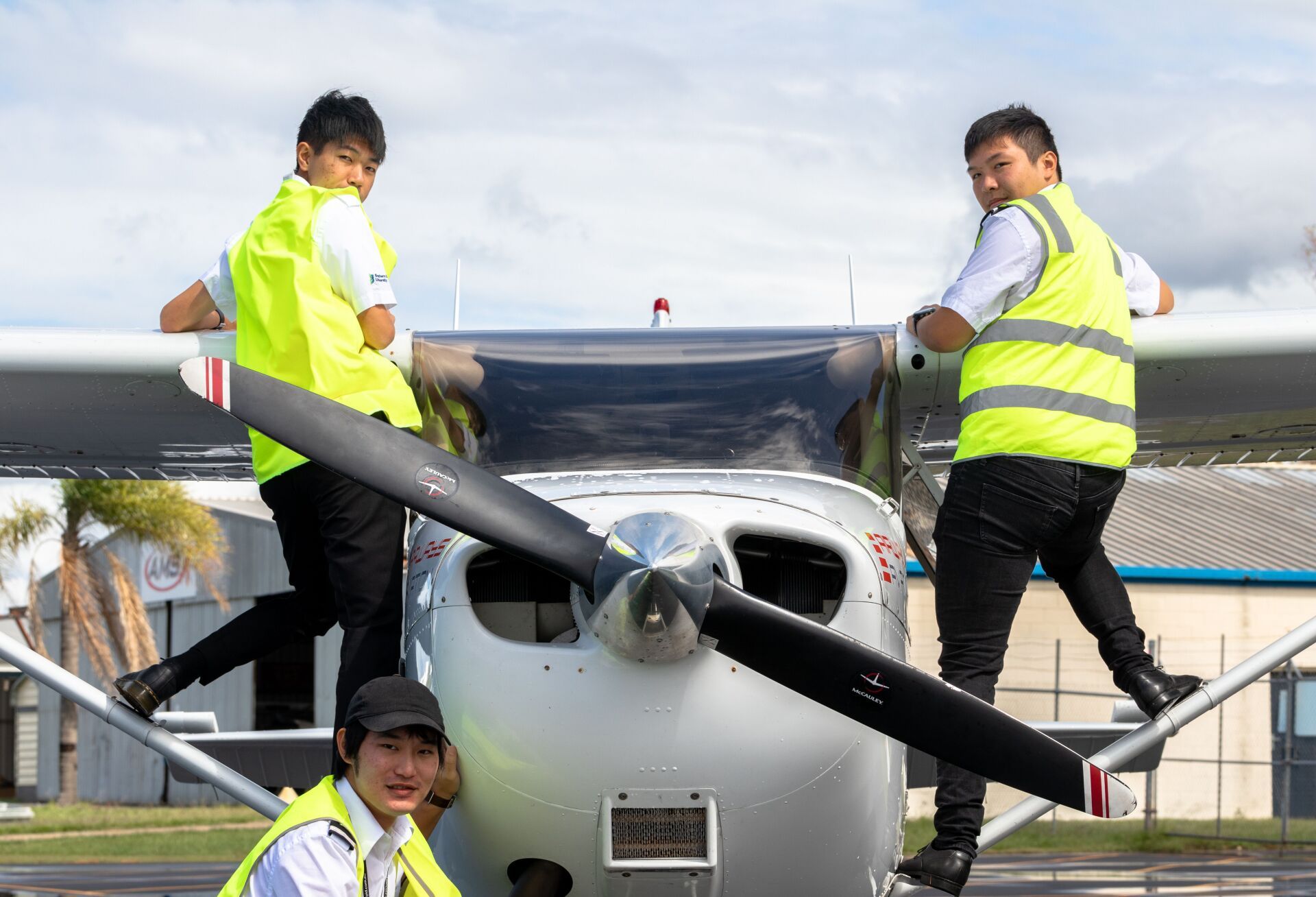 飛行機師、自訓機師、培訓機師、機師怎麼考、職訓課程、女生考機師、CPL商用飛行機師證照、機師薪水、中華航空、華信航空、台灣虎航、長榮航空、星宇航空、培訓飛行機師