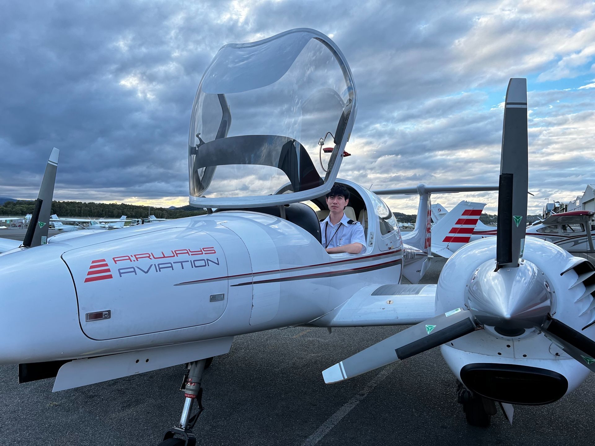 飛行學校、飛行機師、自訓機師