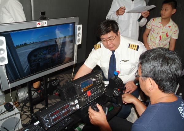 飛行機師、自訓機師、培訓機師、機師怎麼考、職訓課程、女生考機師、CPL商用飛行機師證照、機師薪水、中華航空、華信航空、台灣虎航、長榮航空、星宇航空、培訓飛行機師