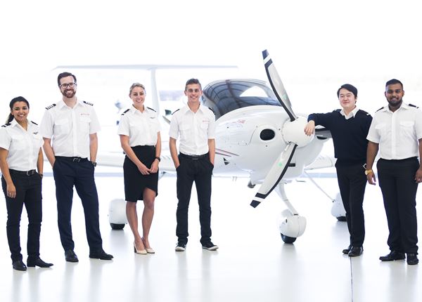 飛行機師、自訓機師、培訓機師、機師怎麼考、職訓課程、女生考機師、CPL商用飛行機師證照、機師薪水、中華航空、華信航空、台灣虎航、長榮航空、星宇航空、培訓飛行機師