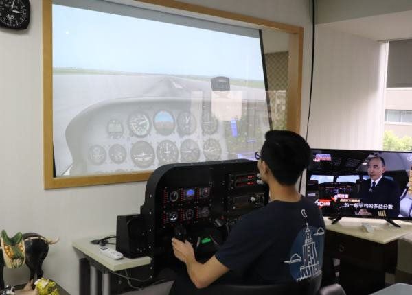 飛行機師、自訓機師、培訓機師、機師怎麼考、職訓課程、女生考機師、CPL商用飛行機師證照、機師薪水、中華航空、華信航空、台灣虎航、長榮航空、星宇航空、培訓飛行機師