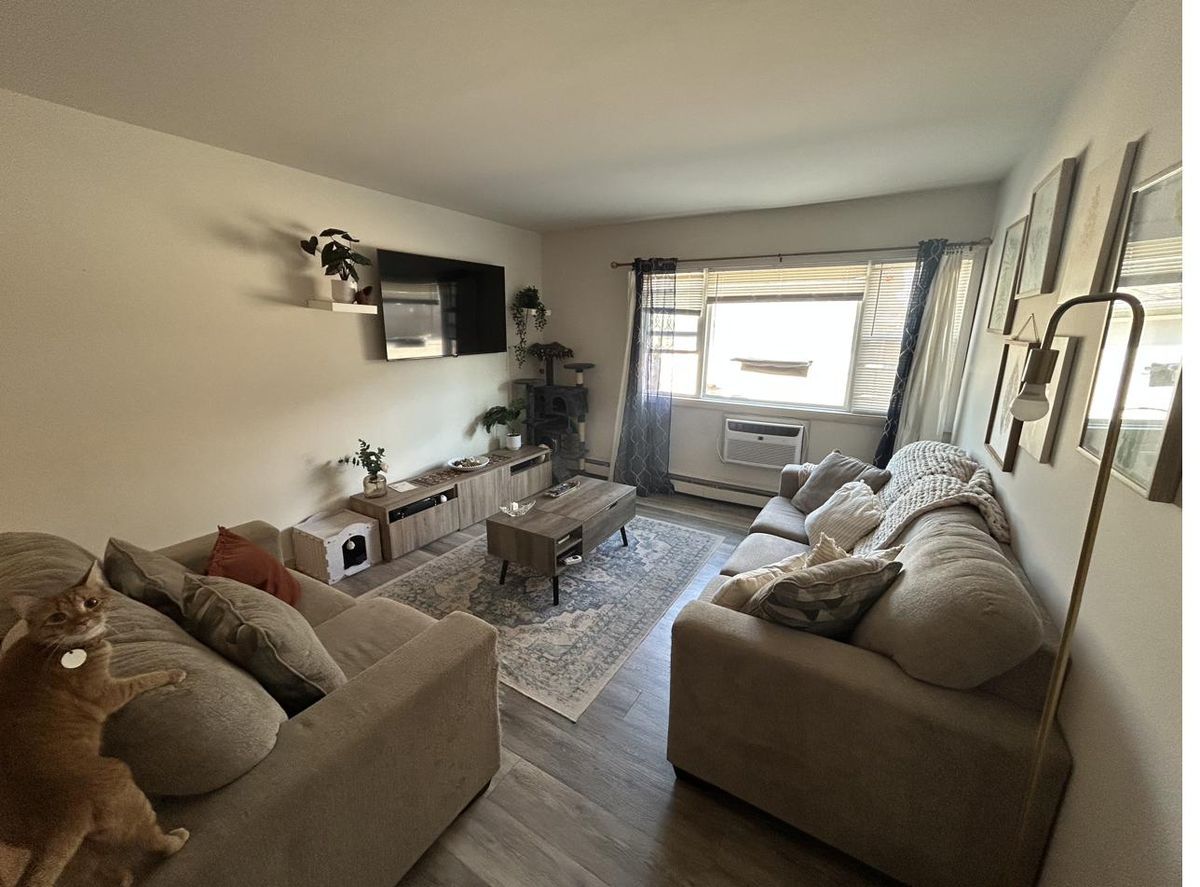 Well-maintained apartment building for rent in West Allis, Wisconsin