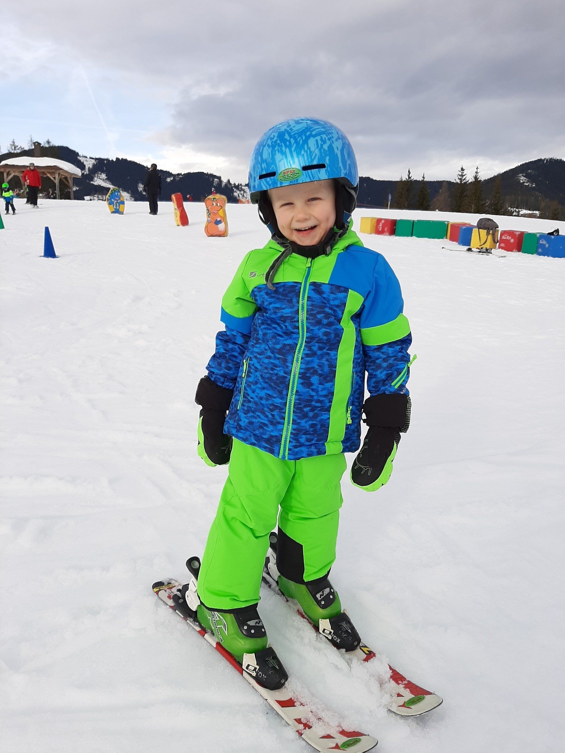 Kind fährt Ski