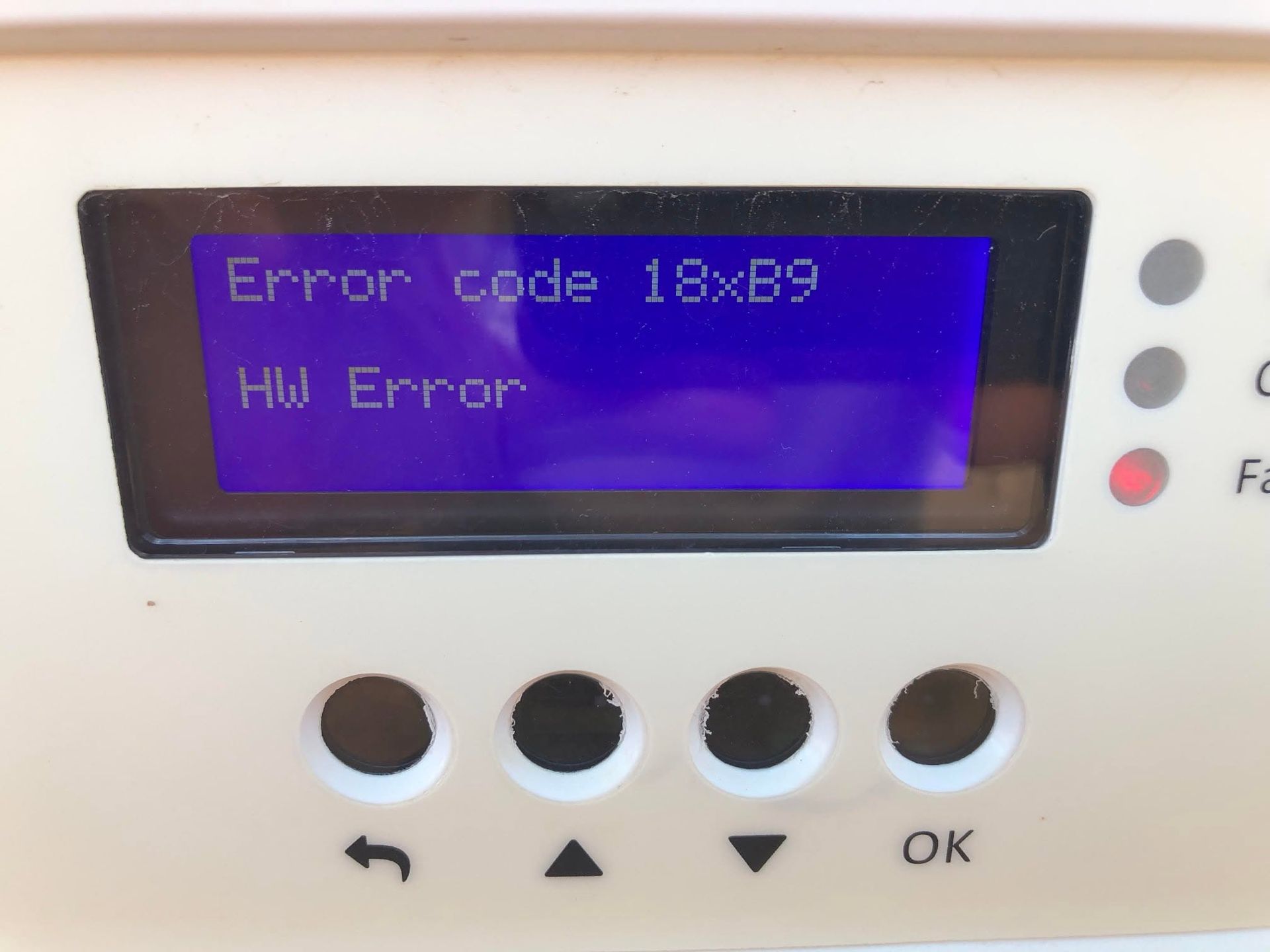 Close-up of control panel display showing “Error code 18xB9” and “HW Error” with buttons below