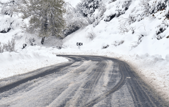 How to Safely Navigate Icy Roads: Top Tips from Mechanics