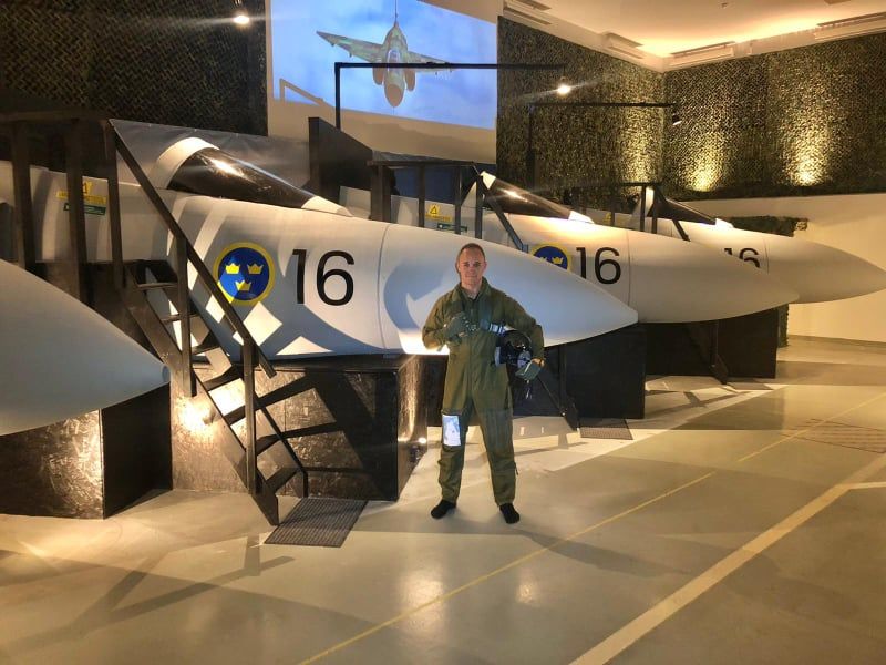 Flygsimulator med instruktörer som är erfarna stridspiloter från flygvapnet.