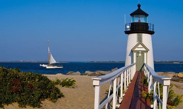 Car service to or from Logan Airport to Hyannis or the Nantucket Ferry in Cape Cod, MA.