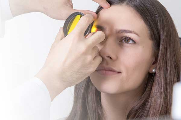 DR. ENRIQUE L. SALAS SIQUEIROS MÉDICO OFTALMÓLOGO-ENFERMEDADES DE LOS OJOS