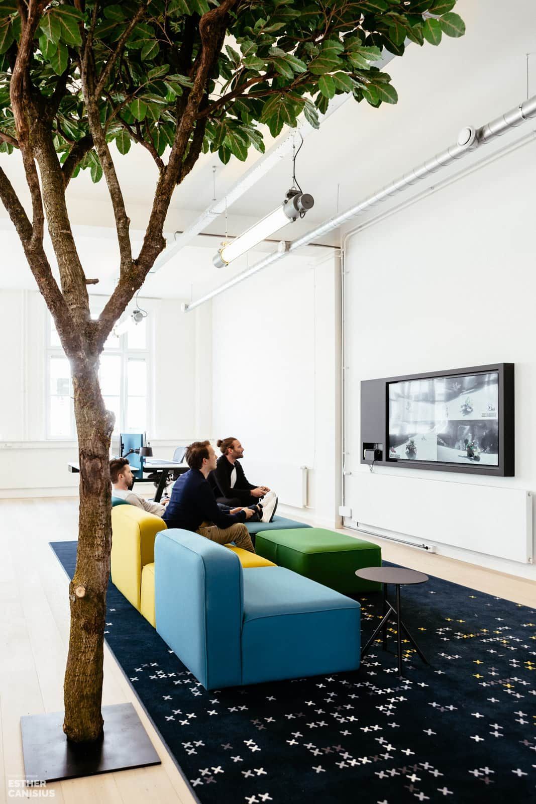 Kunstboom centraal in dit kantoorproject - Esther Canisius