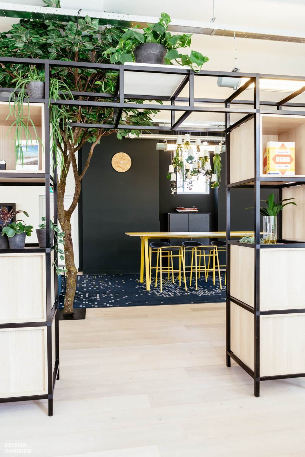 Interieurontwerp kantoorruimte in Breda met room dividers