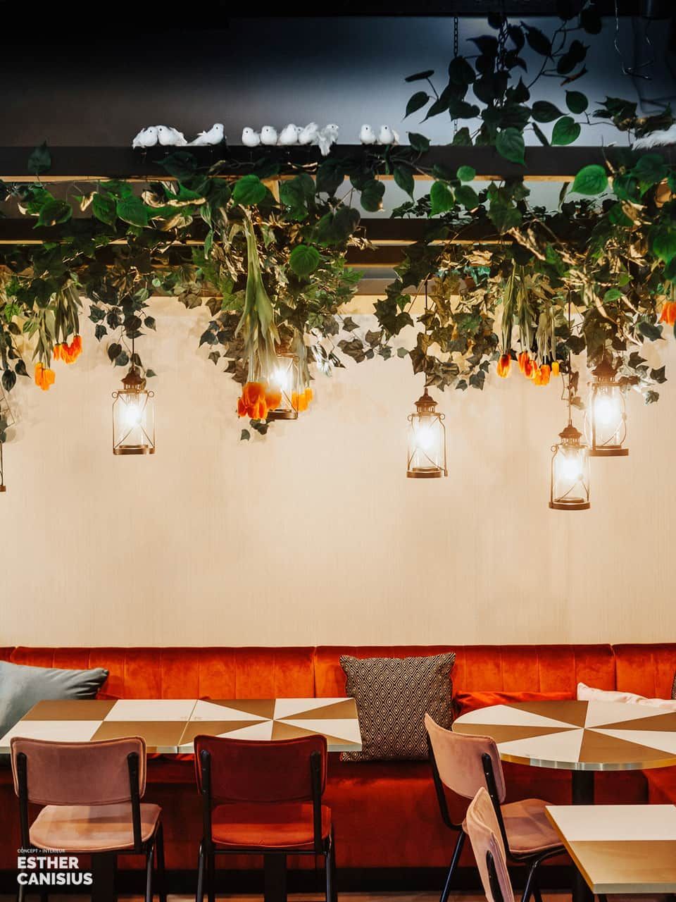Binnentuin in Restaurant - bedacht door Esther Canisius interieurontwerp