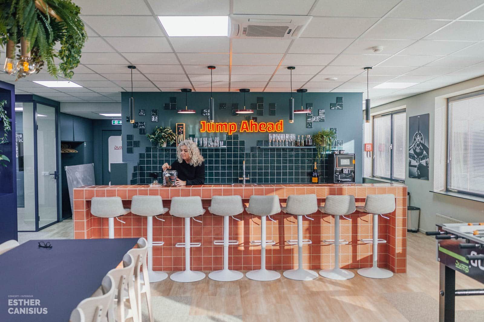 Een bar op kantoor - interieurontwerp voor kantoor in Zwijndrecht