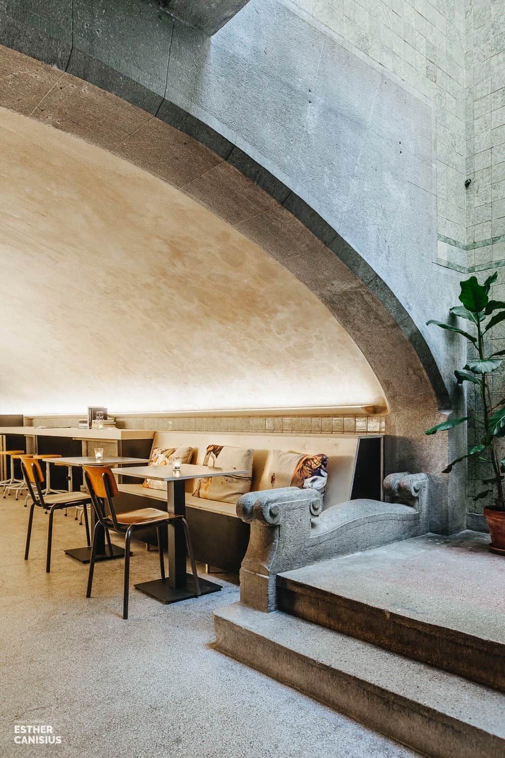 Interieurontwerp cafe in oude wijnkelders in Dordrecht