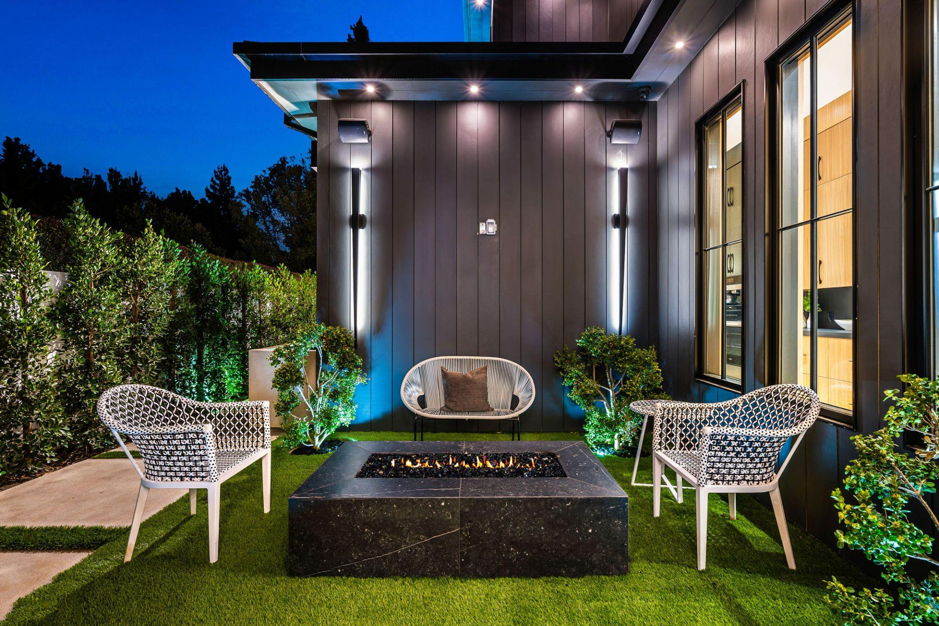 Does an Outdoor Fireplace Need Its Own Foundation?
