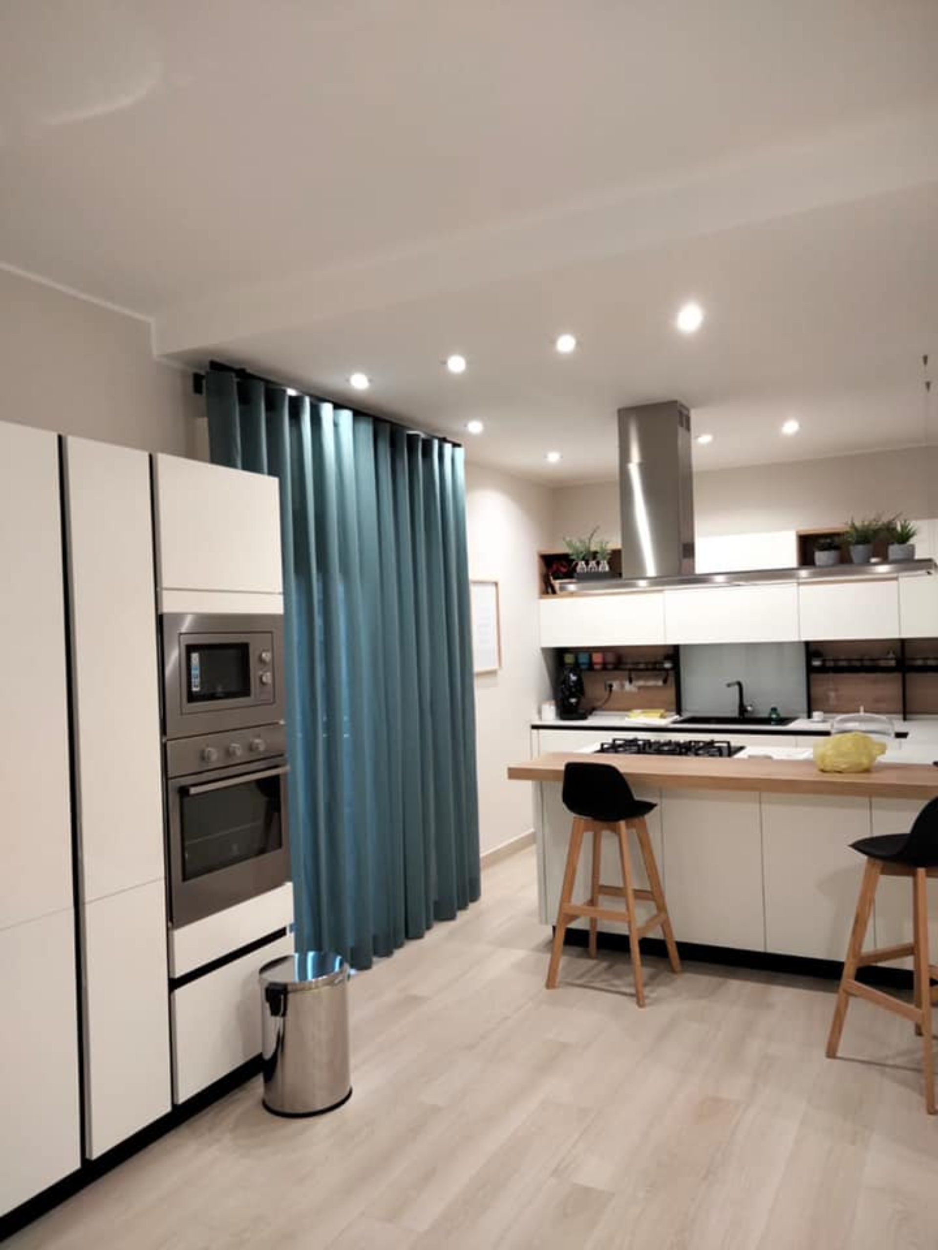 Tenda blu da cucina