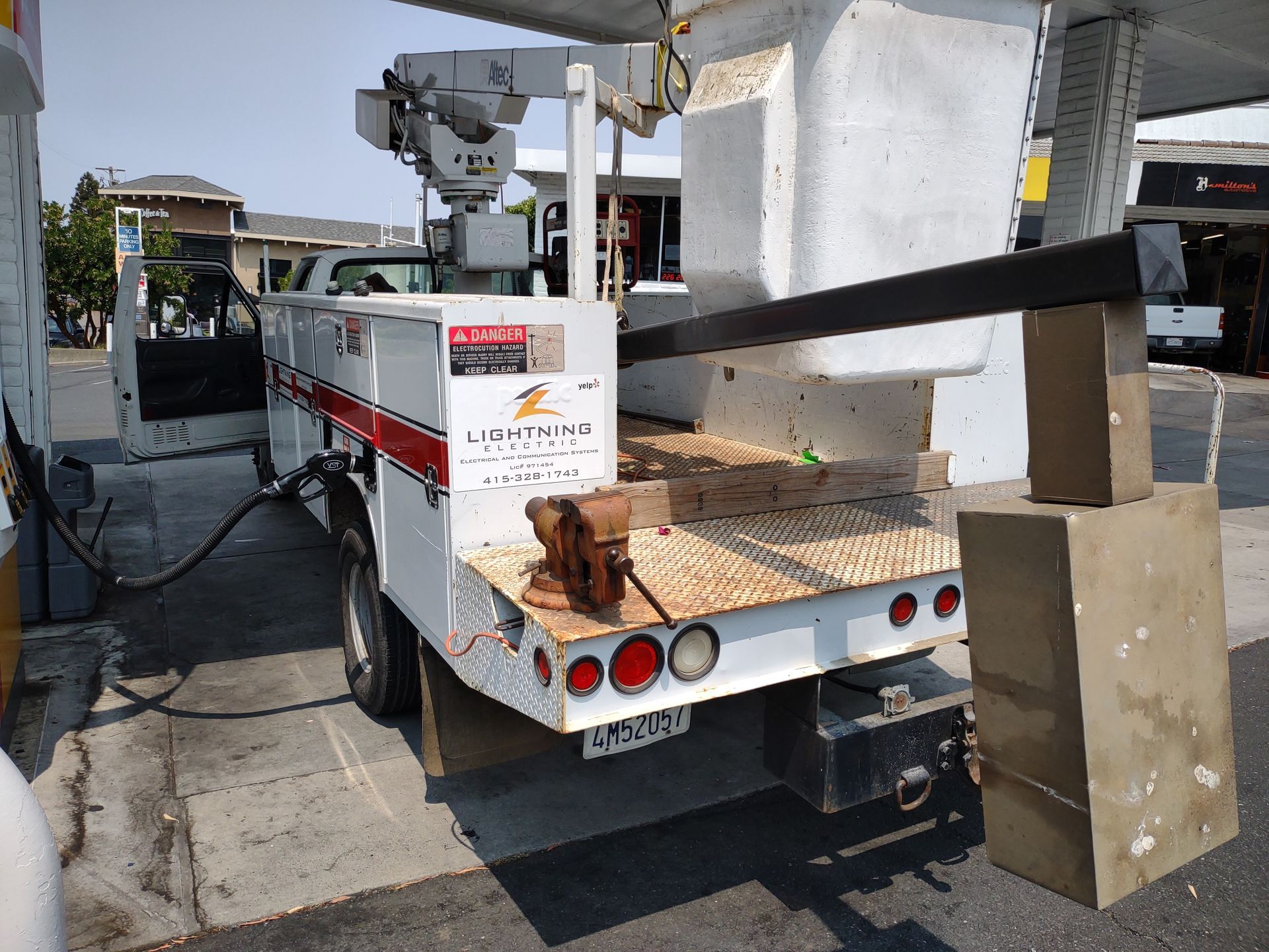Lightning Electric: Powering Homes with Expert Electrical Solutions