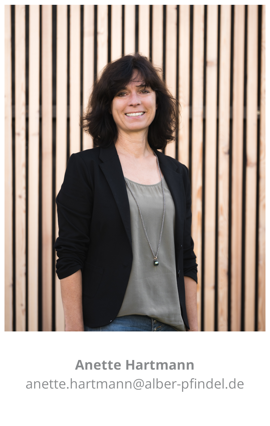 Portrait Mitarbeiterin Anette Hartmann