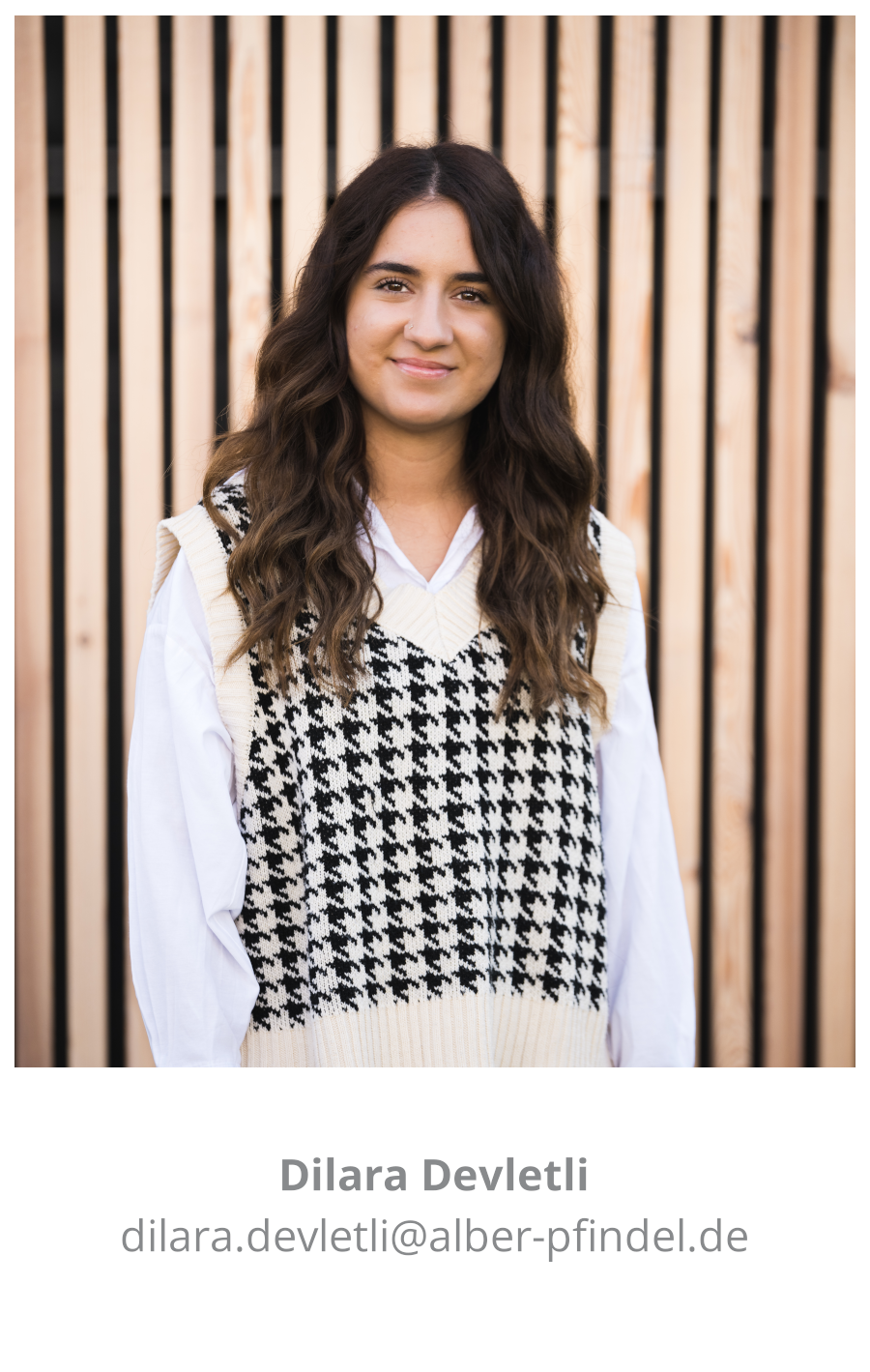 Portrait Mitarbeiterin Dilara Devletli