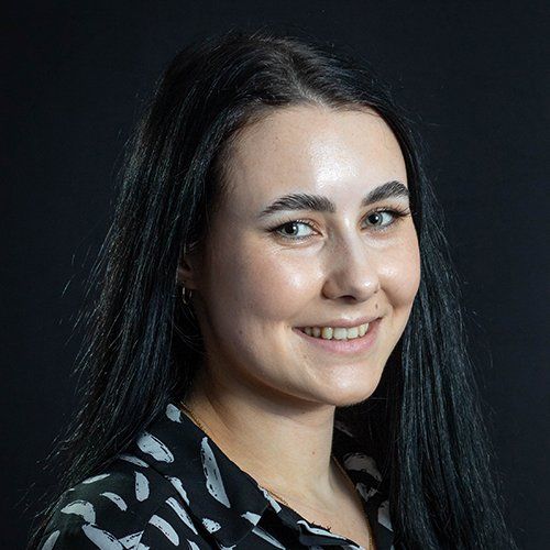 Betsy Vaca Headshot