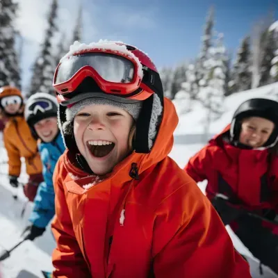 Froehliche Kinder im Schnee