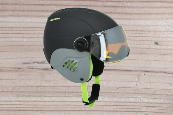 Skihelm mit Visier