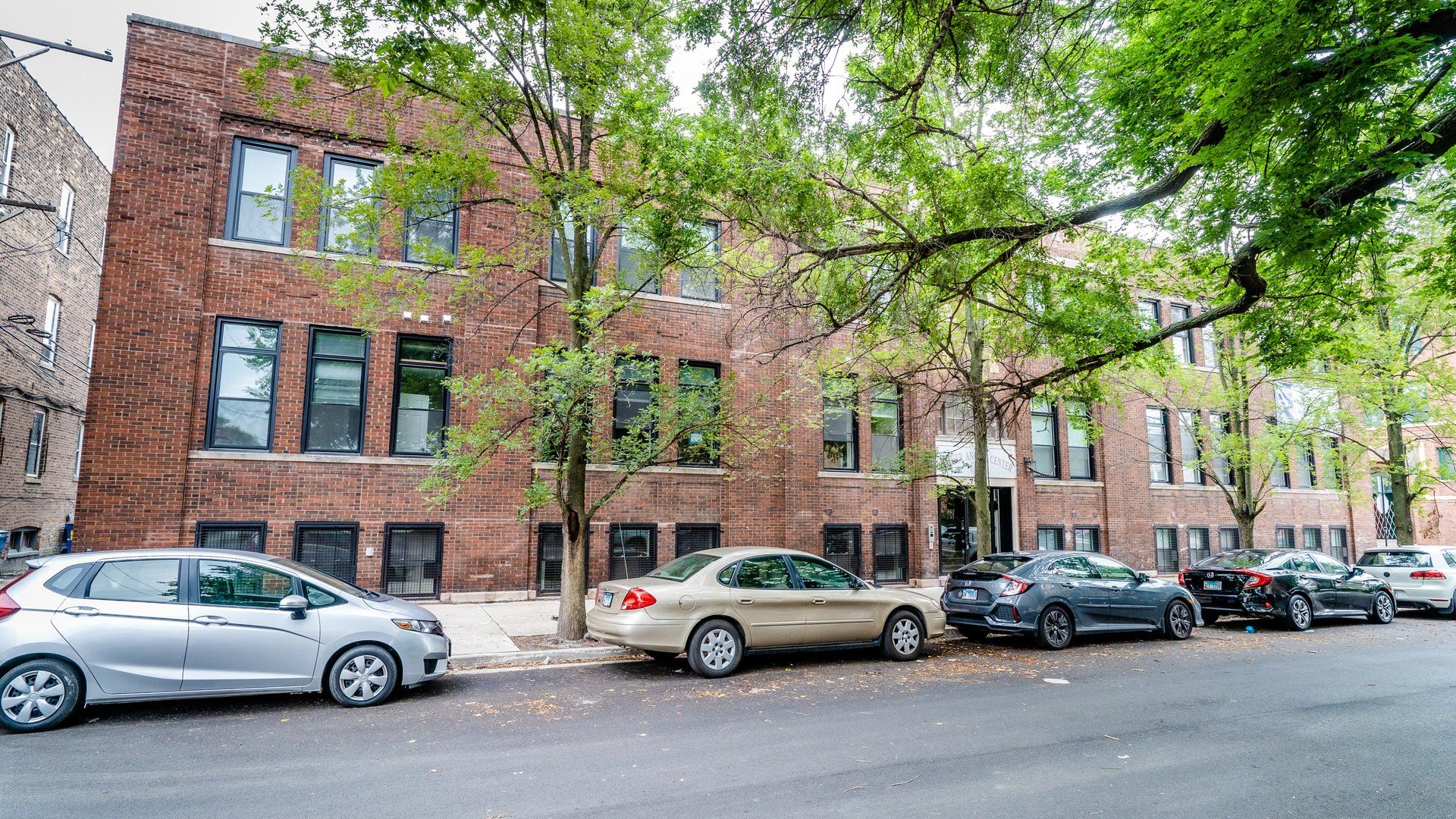 1447 W Superior Street Building Exterior