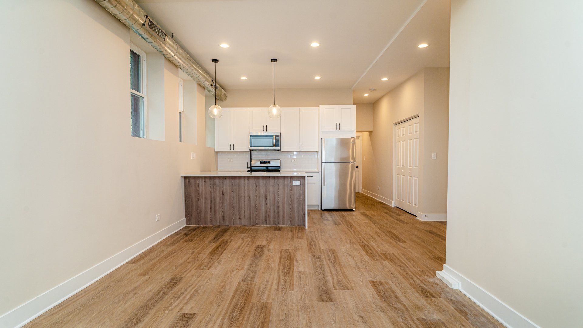 1447 W Superior Street Living Room