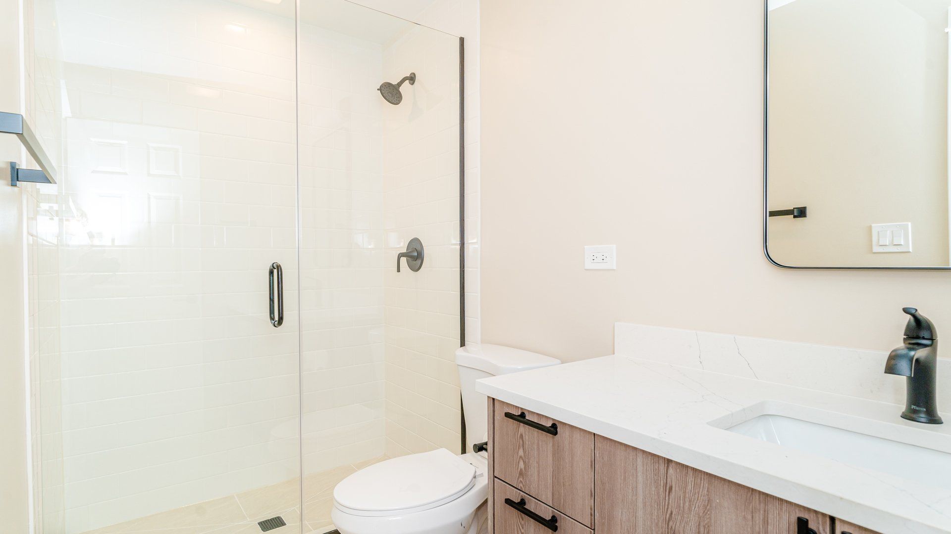 1447 W Superior Street Bathroom