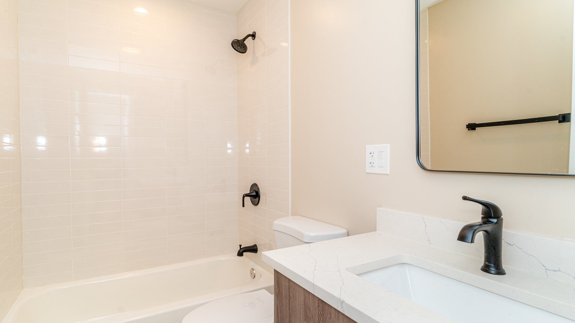 1447 W Superior Street Bathroom with Shower / Tub