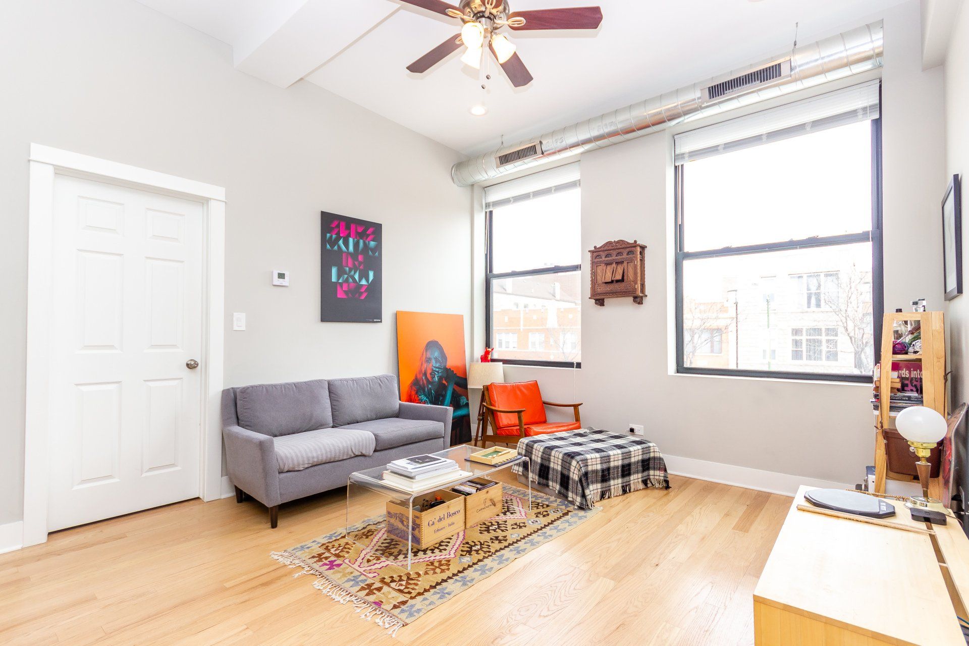 1038 N Ashland Avenue Living Room