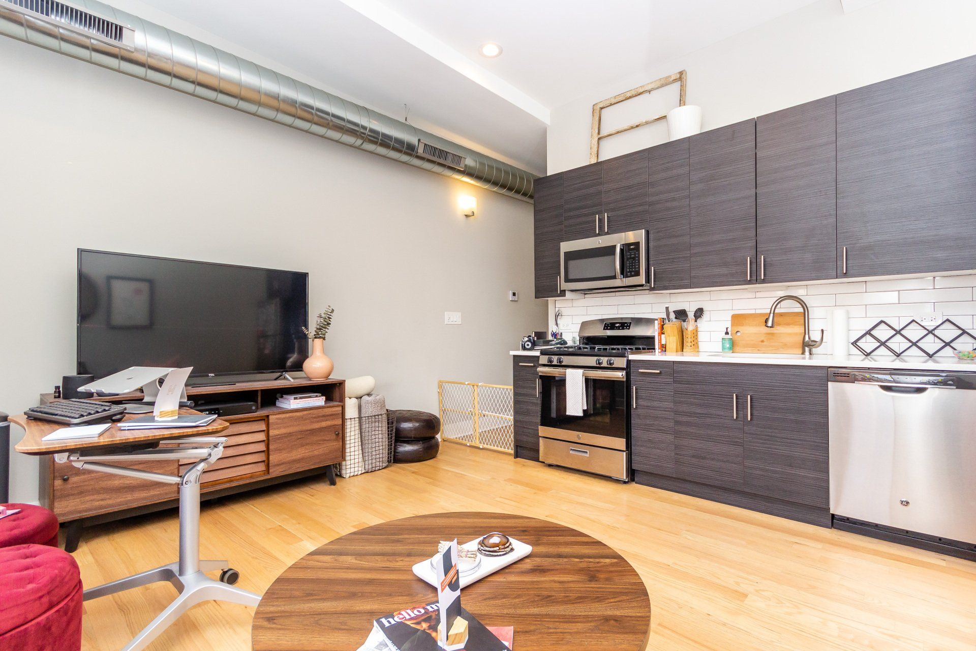 1038 N Ashland Avenue Kitchen Space & TV
