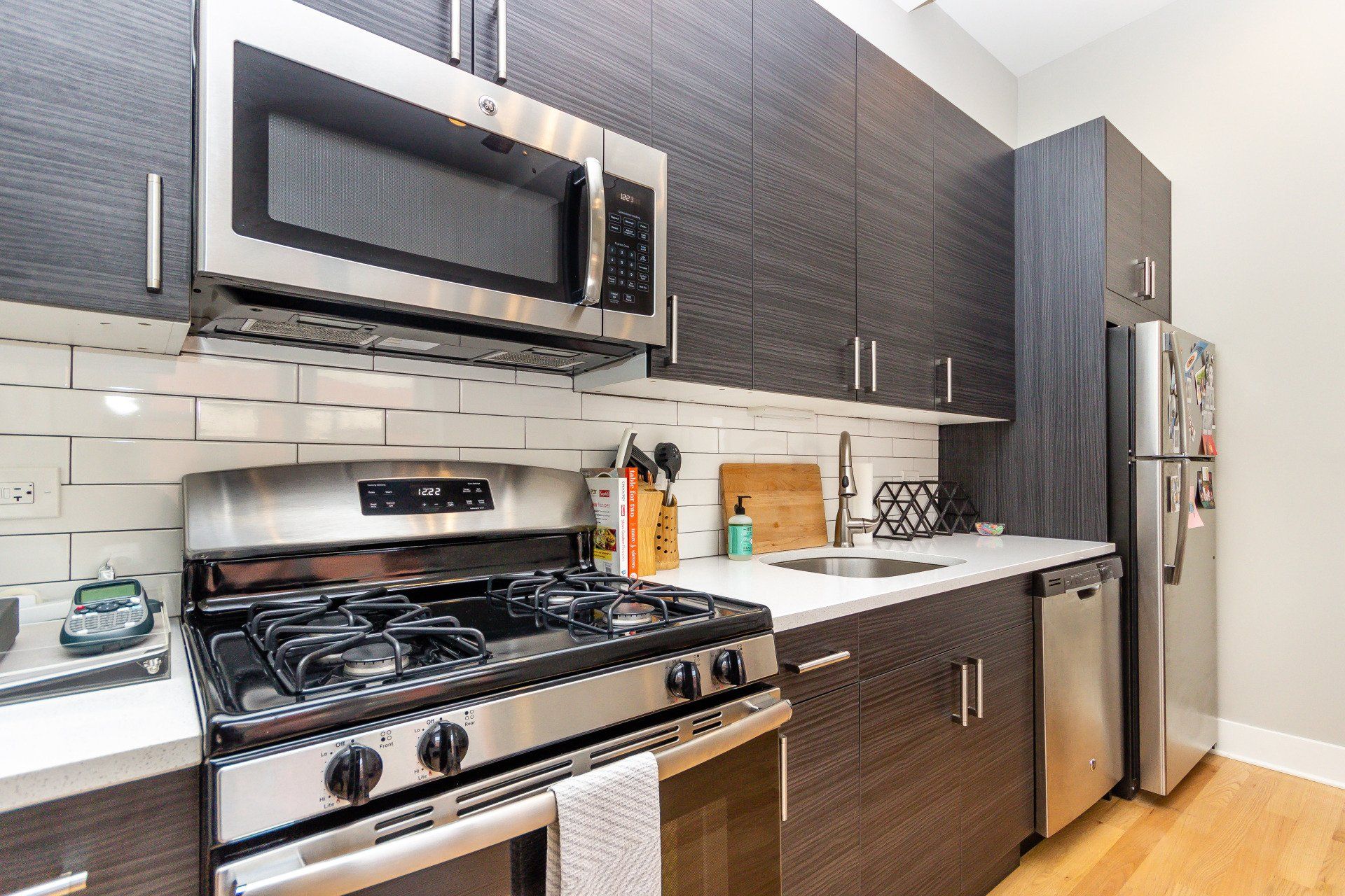 1038 N Ashland Avenue Kitchen Appliances