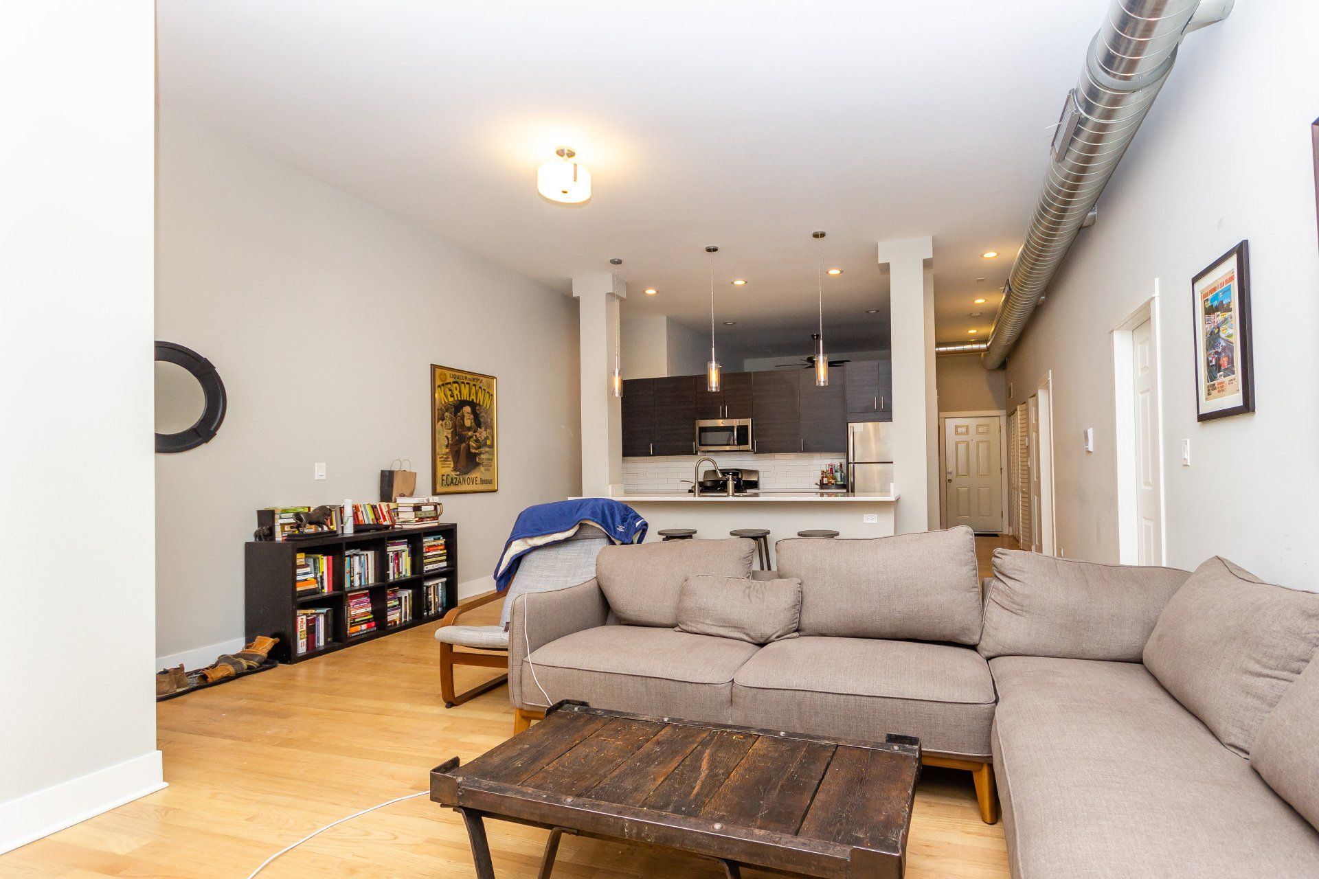 1038 N Ashland Avenue Couch