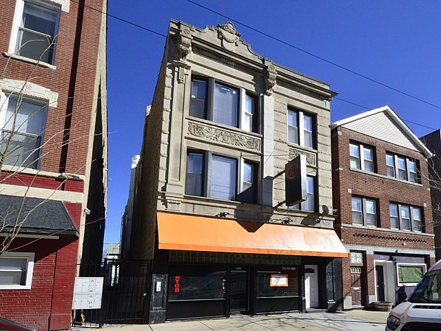 939 N Ashland Avenue Building