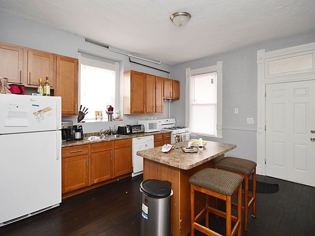 624-28 S Racine Avenue Kitchen